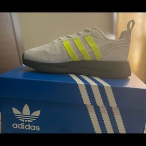 Brand New Adidas Originals with Box Toddler Shoes Size 9K.